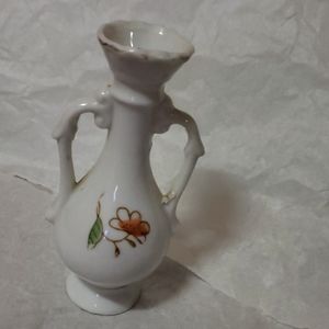 VTG 6" porcelain gold trimmed single bud vase